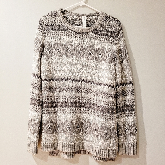 Aeropostale Gray knit Pattern Sweater - Picture 1 of 8